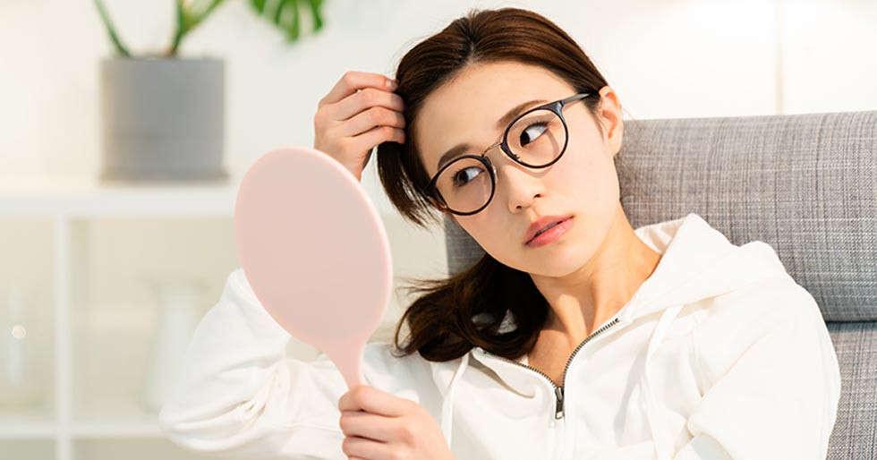 Your Guide To Understanding Scalp Acne And Dealing With It - Vimarsana News