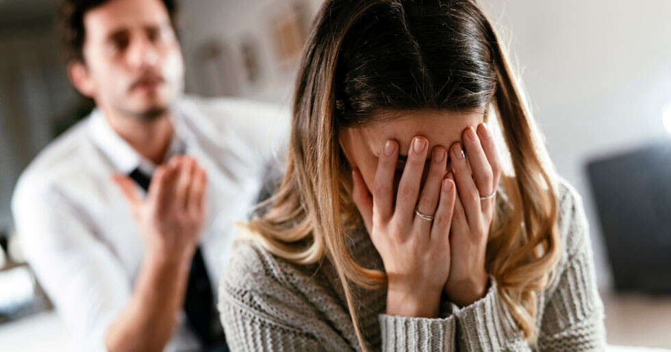Warning Signs Of Gaslighting To Look Out For In A Relationship - Vimarsana News