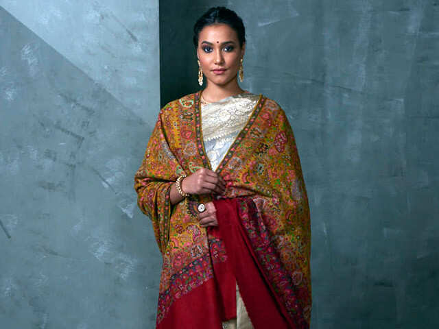 5 Tips To Keep In Mind While Buying Pashmina Shawls This Winter