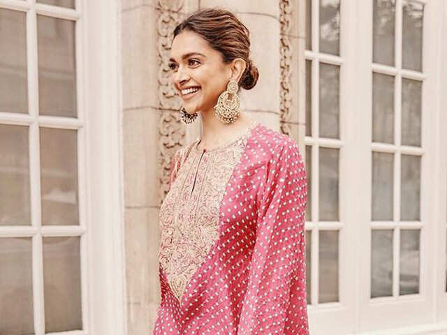 Deepika Padukone's Bandhani Kurta Could Be Your Next Wedding Guest Look |  Femina.in