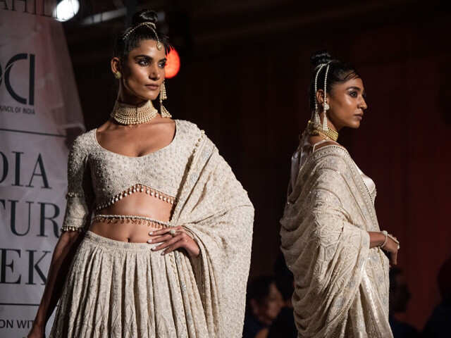 Pichwai Printed And Embroidered Lehenga – Tarun Tahiliani Official