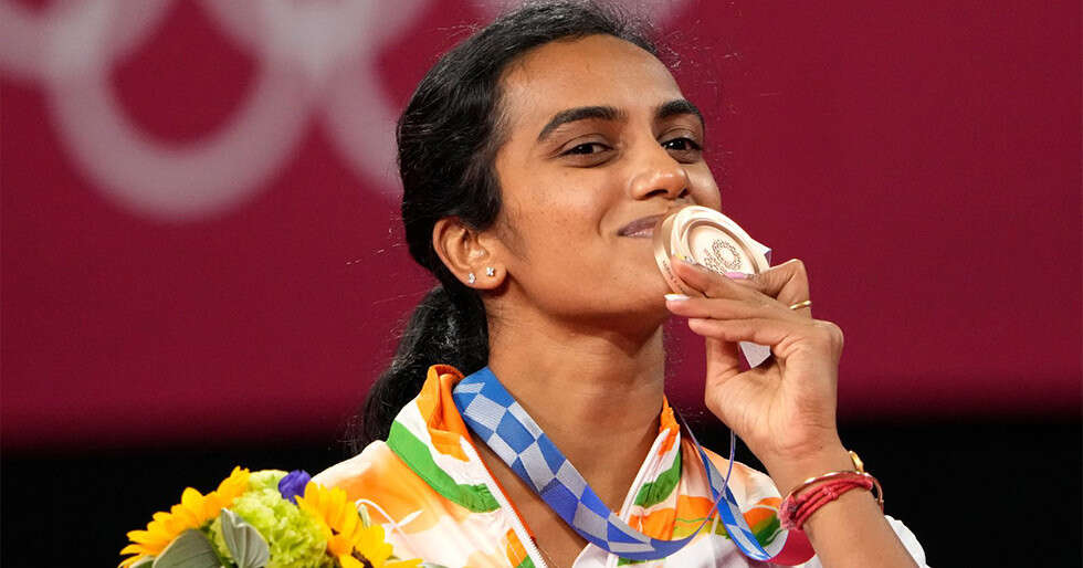 Badminton Star PV Sindhu Wins Her Maiden Singapore Open Title! - Vimarsana News