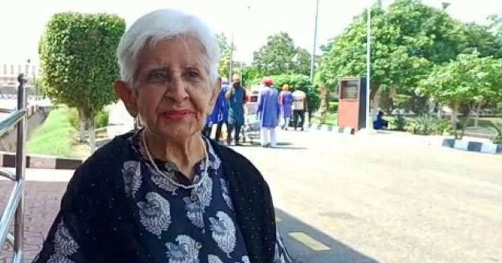 92YO Indian Woman's Wish Of Visiting Ancestral Home In Pakistan Came True - Vimarsana News