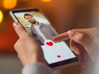Dating App Hack! All About Mindful Swiping & Its Benefits