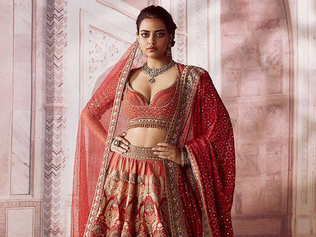 Kiara Advani chose a soft rose lehenga for her wedding ensemble | Vogue  India-sonxechinhhang.vn
