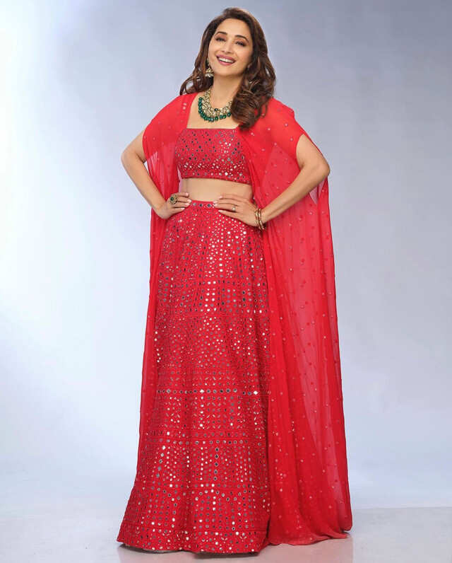 Madhuri Dixit in Manish Malhotra | Bollywood fashion, Bollywood lehenga,  Indian fashion