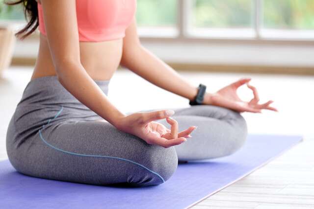PCOS से छुटकारा दिला सकते हैं ये 5 योगासन, रोजाना 10 मिनट करें | pcos  reversal with five yoga asanas | HerZindagi