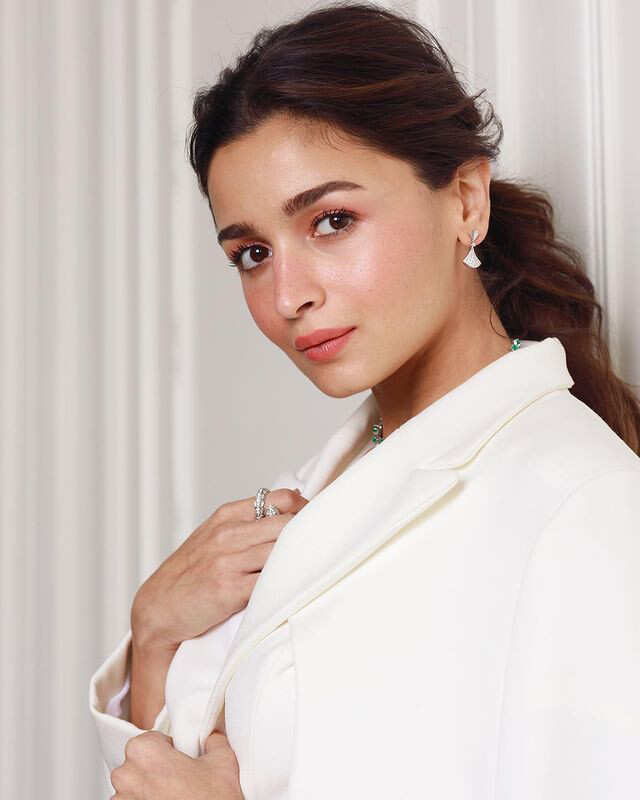 Here's How You Can Achieve Alia Bhatt's Soft Rosy Makeup