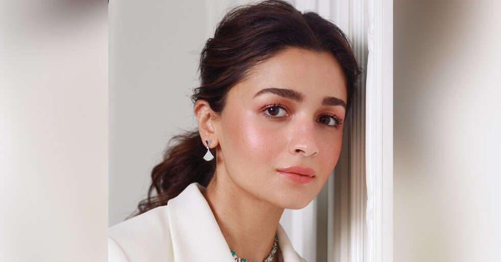 Here’s How You Can Achieve Alia Bhatt’s Soft Rosy Makeup | Femina.in