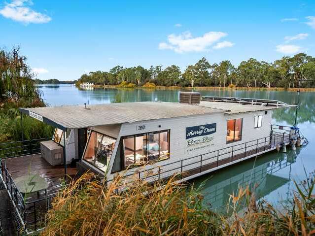 Sail and sleep - Renmark River Villas and Boats _ Bedzzz 1_UX