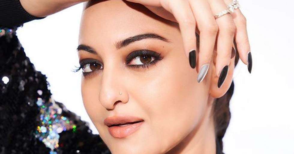 Sonakshi Sinha dishes out some serious nail inspiration – OTTplay