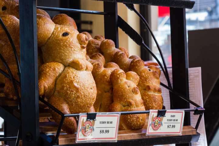 Eat and drink in San Francisco - Boudin Bakery animals