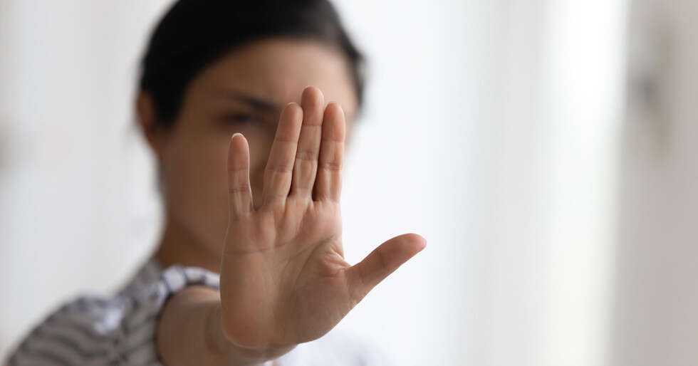 Polite And Subtle Ways To Distance Yourself From Someone - Vimarsana News