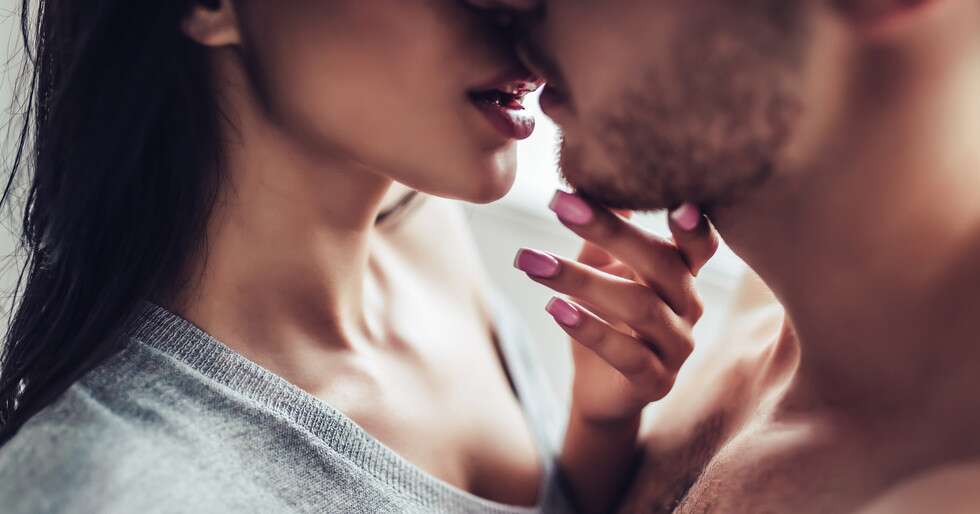 Hot And Steamy Kissing Techniques To Drive Him Crazy Femina In