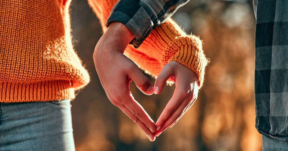 5 Signs You're Afraid to Be Alone, Not in Love - Vimarsana News