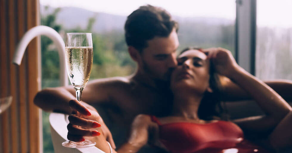 Why You Should Try A Romantic Bath With Your SO - Vimarsana News