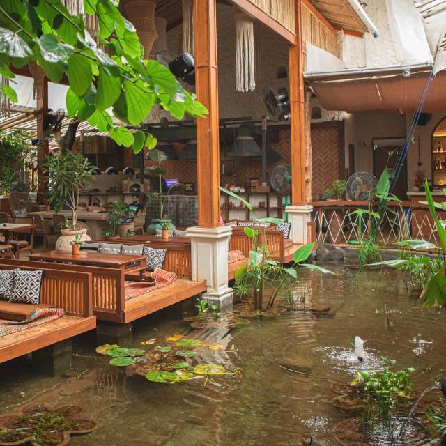Goa restaurants in the rain - Revati and Charles - Vietnom 1