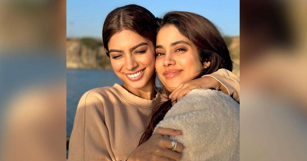 7 Raksha Bandhan Gifts For Your Sister That's Obsessed With Beauty - Vimarsana News