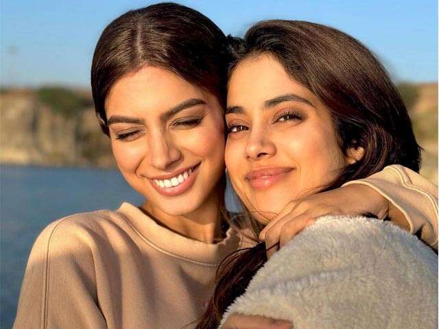 7 Raksha Bandhan Gifts For Your Sister That’s Obsessed With Beauty