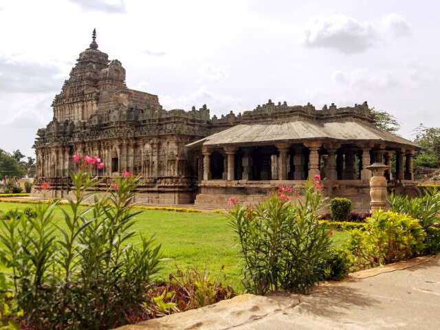 Lakkundi to be included in Hampi Circuit - Brahma Jinalaya temple
