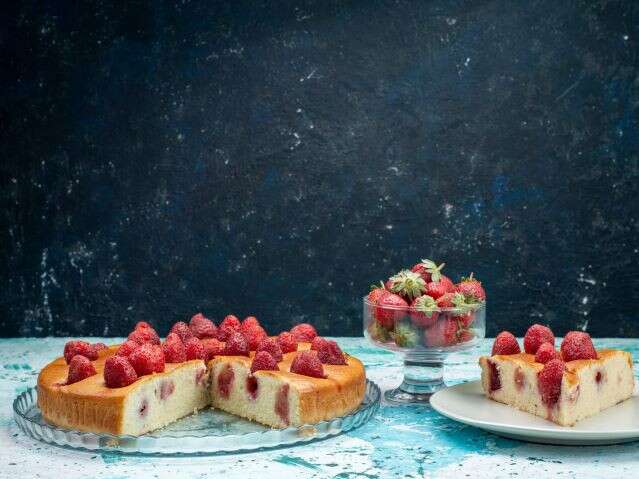 Fresh Strawberry Sponge Cake