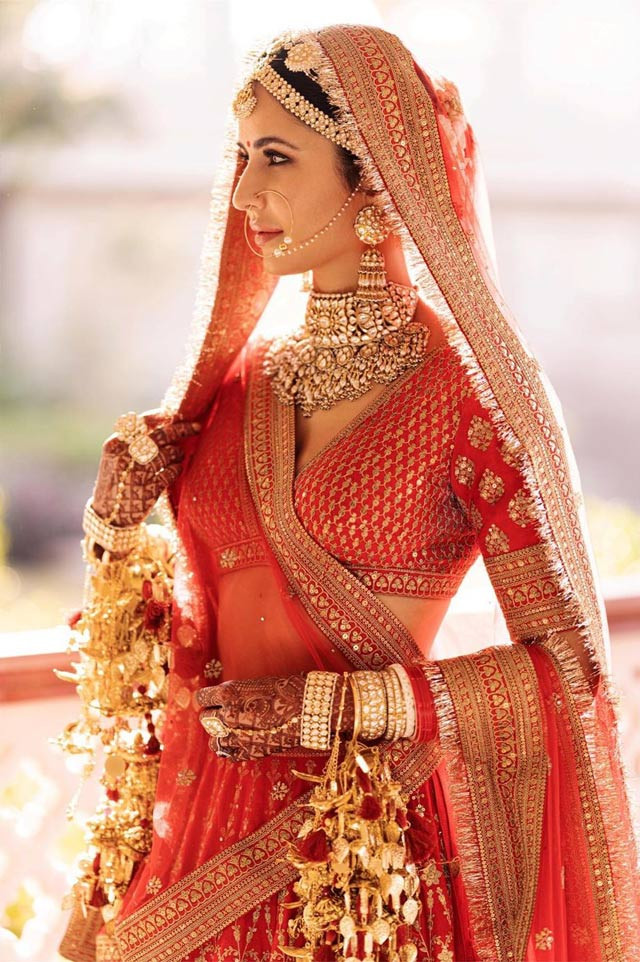 34 Impressive Jewellery Ideas to pair with your Pink Bridal Lehenga |  Indian bridal fashion, Bridal blouse designs, Indian beauty saree