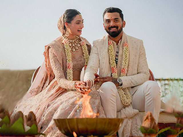 Real Brides Who Wore Hatke Anamika Khanna Outfits Instead of Bridal Lehengas  | WeddingBazaar