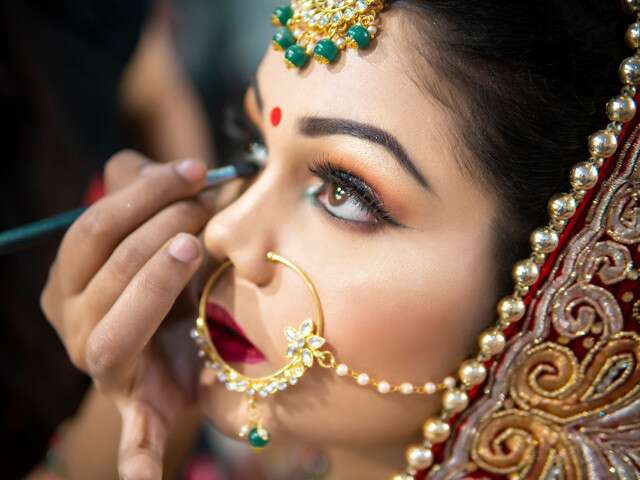 These Tips Will Help You Choose The Perfect Bridal Makeup Package |  