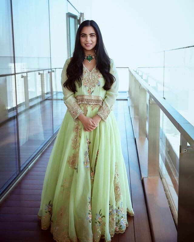 Isha ambani on sale wedding dress designer