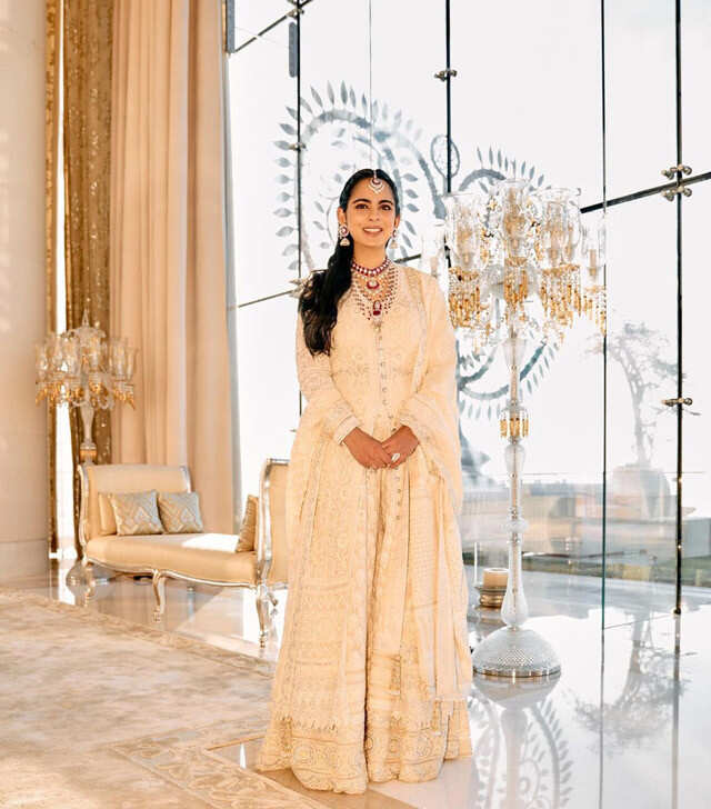 Pastel pink lehenga has been most of the bollywood celeb brides choice for  their wedding! | Bridal Wear | Wedding Blog