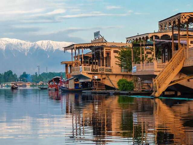 Kashmir's houseboats to get a makeover