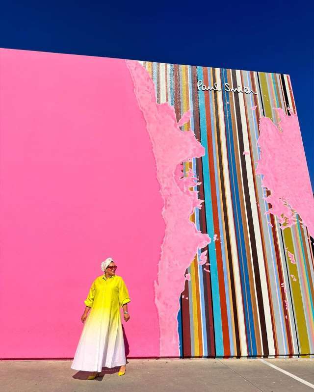 Live the Barbie life in LA - Pink wall