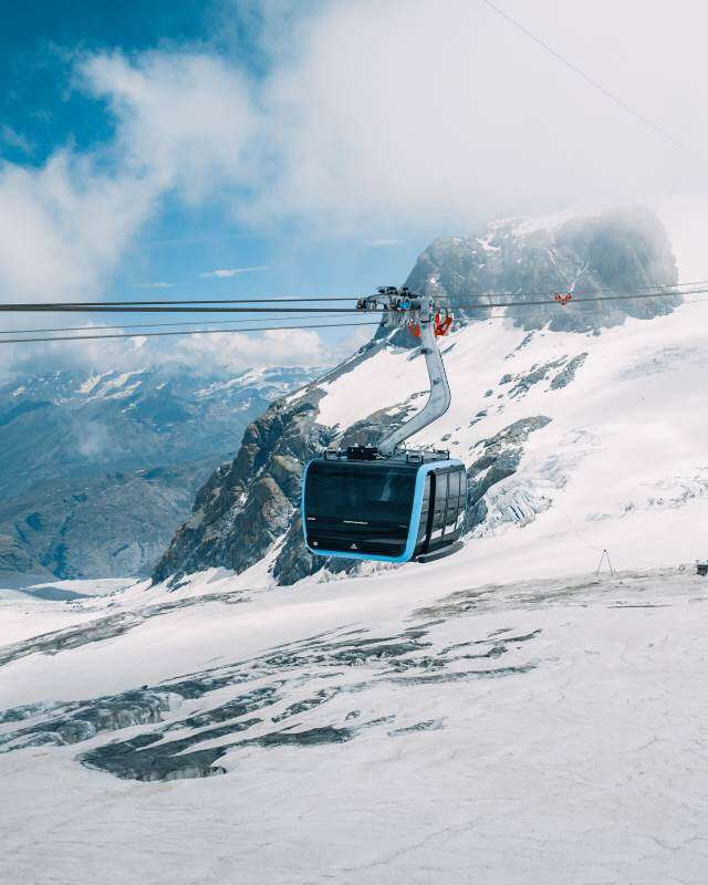 Matterhorn Alpine Crossing - Fly with the Matterhorn Glacier Ride II