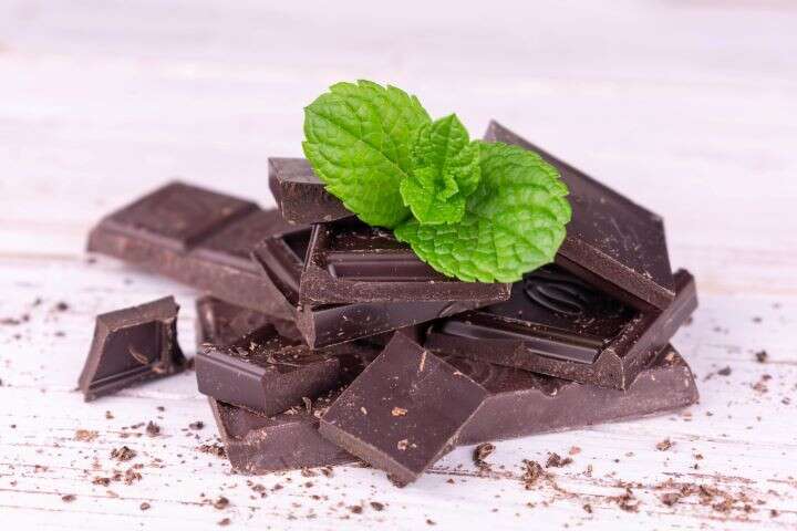 ways to add chocolate to your diet - dark chocolate squares