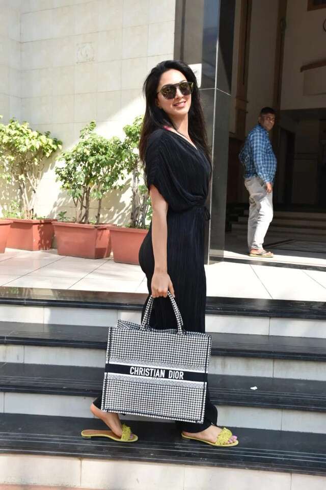 5 Celebrities Spotted Rocking Expensive Tote Bags We're In Love With ...