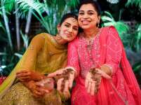 #MothersDaySpecial: Sanjana Ganesan Bonds With Mom Through Mangoes and Food