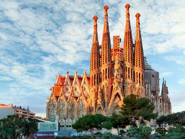 Save your euros in Barcelona - see Sagrada Familia from the outside