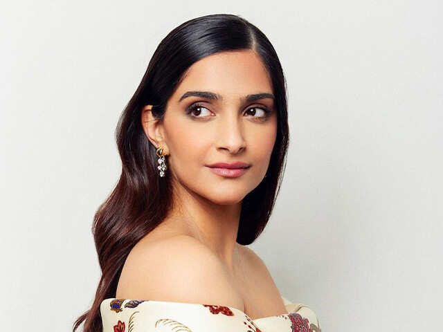 Sonam Kapoor Xxx Video - Love Sonam Kapoor's 'No Makeup Makeup Look?' Here's How To Achieve It |  Femina.in