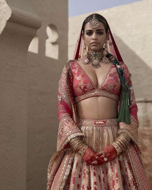 Lehenga Dupatta Draping Styles Pin On The Head And Bring It Over The Elbows