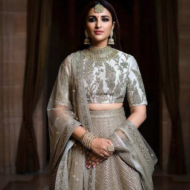 Stunning Sabyasachi Blouse Designs To Slay Your Wedding Look | Indian  bridal outfits, Indian bridal, Bridal blouse designs