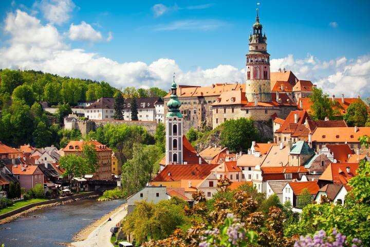 Budget-friendly European destinations - Cesky Krumlov, Czech Republic