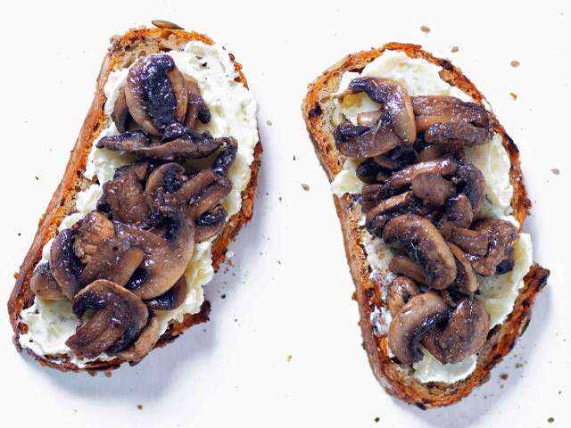 Easy Cooking: Sourdough With Sautéed Mushrooms & Garlic On Hung Curd