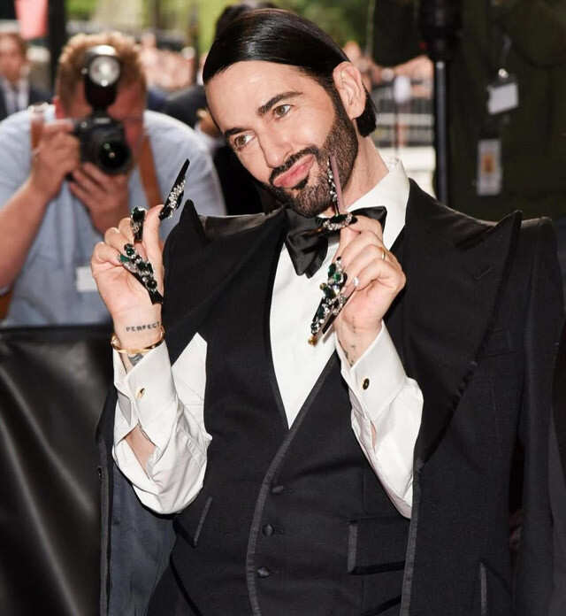 Marc Jacobs’ long nails era