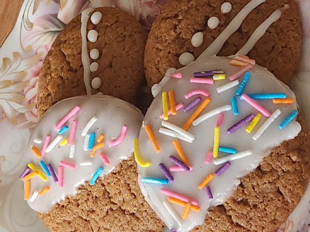 Bake These Easy Ginger Cookies Together For Valentine's Day