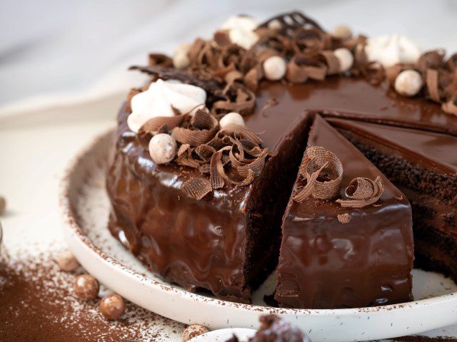 For World Chocolate Day: Eggless Chocolate Truffle Cake By Pressure Cooker