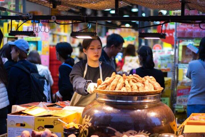 Budget tips for South Korea for KPop fans - eat at local food stalls