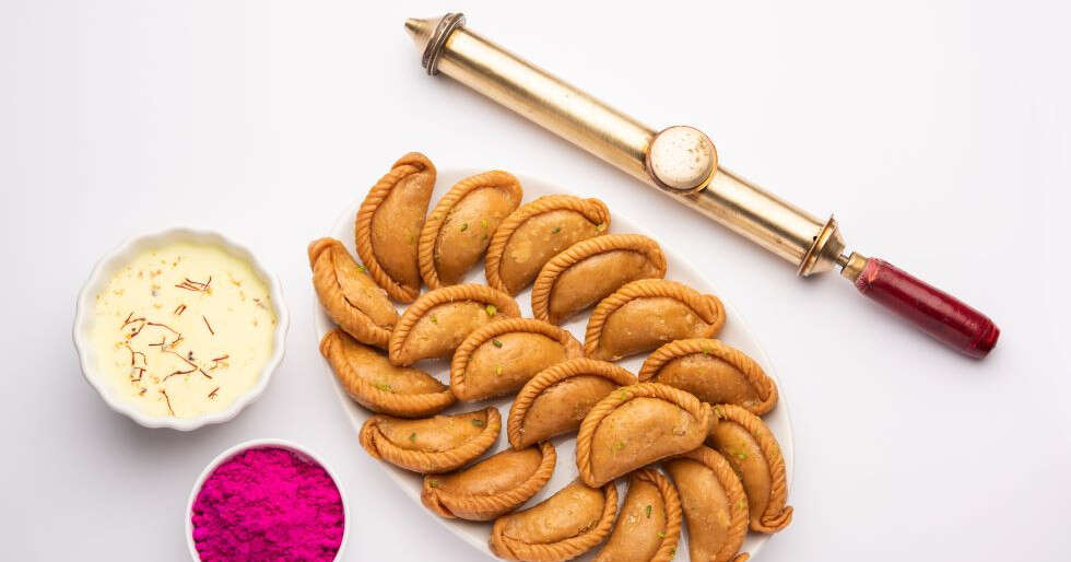 Get Set For Holi: Coconut Gujiyas - Vimarsana News