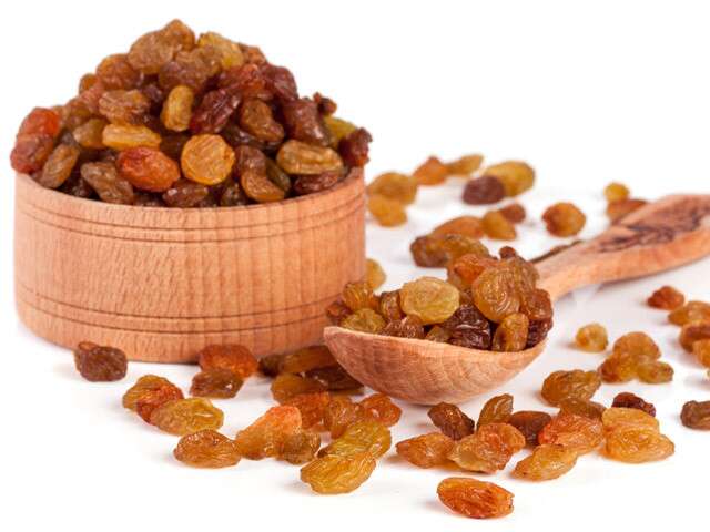 Eat Raisins Everyday: 14 Amazing Benefits Of Raisins (Kishmish)