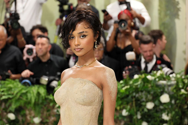 Tyla in a wet-look hairdo and golden shimmery lids at Met Gala 2024.
