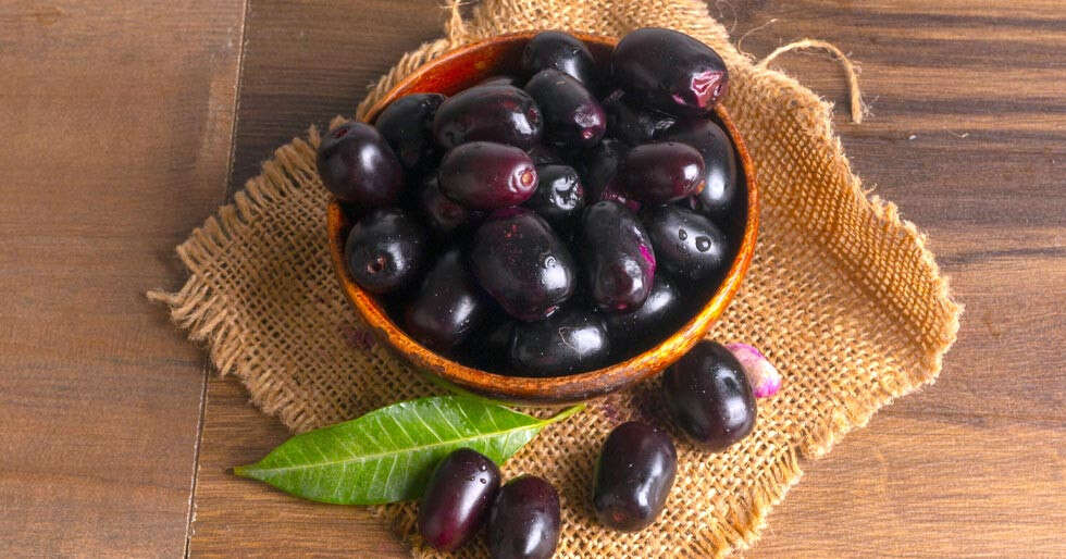 10 Reasons Why You Should Add Jamuns To Your Everyday Diet | Femina.in